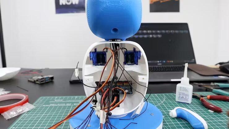 DIY Desktop Robot Emo Based on Raspberry Pi 4B