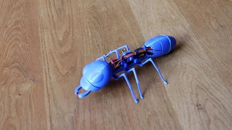 Building a Minimalist Mechanical Ant with ESP32 and Three Servos